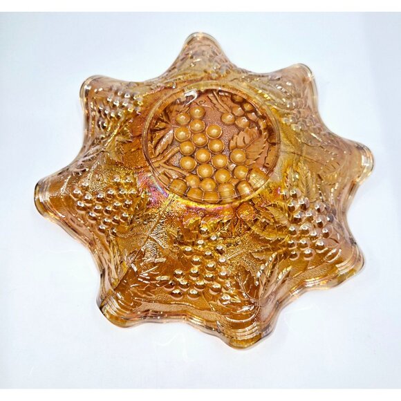 Imperial Glass Marigold Pressed grapes pattern scalloped bowl - Picture 3 of 5